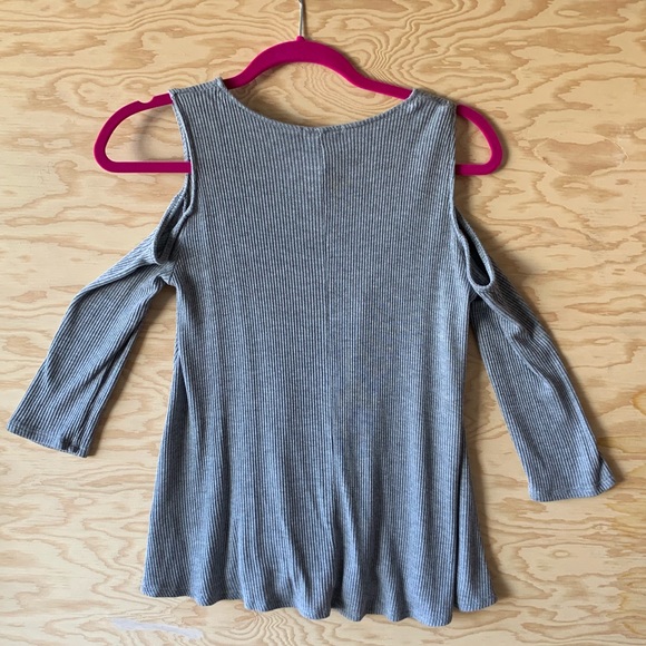 Shoulder-less grey top - Picture 2 of 2